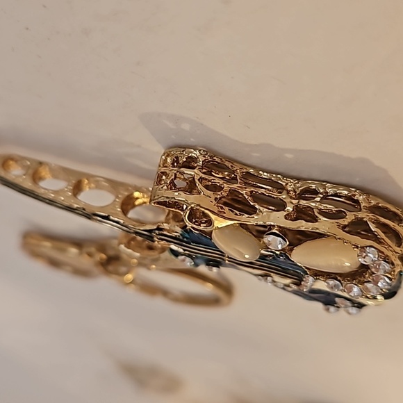 NEWISH Rhinestones, Stones & Enamel on Goldtone Guitar Key Chain - Picture 5 of 8